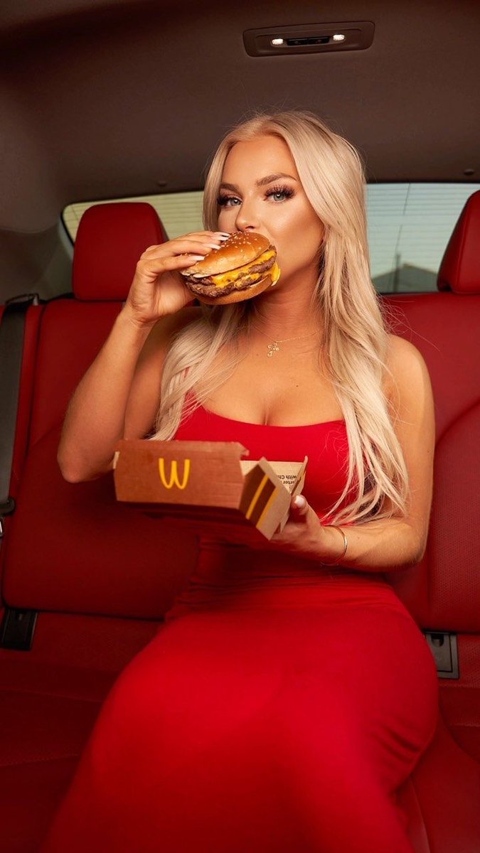 ClickModePix's tweet image. On the set lunch break! #photoshoot
instagram.com/clickmodepix