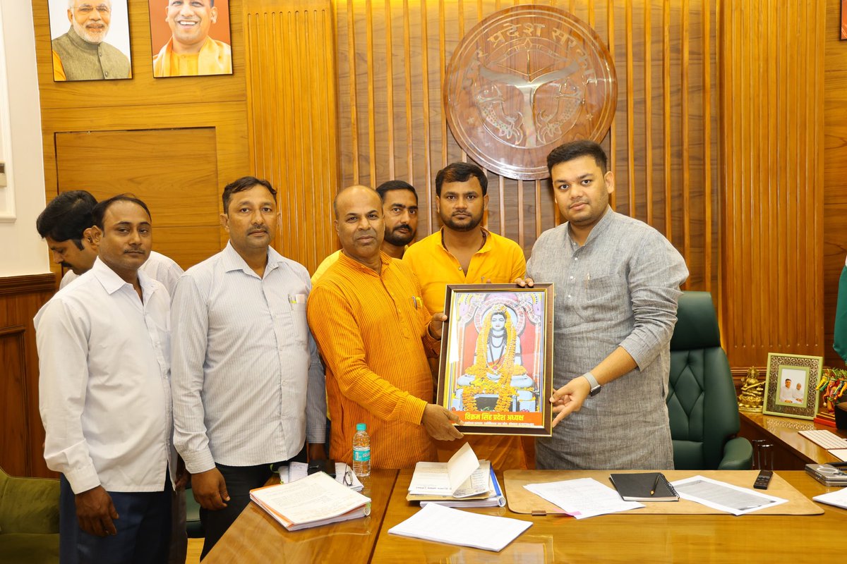 आज विधानसभा स्थित अपने कार्यालय में अंशकालिक अनुदेशक संगठनों के पदाधिकारियों से मुलाकात की। 

इस अवसर पर उनके हितों और प्रदेश में शिक्षा से जुड़े विभिन्न मुद्दों पर विस्तार से विमर्श हुआ।