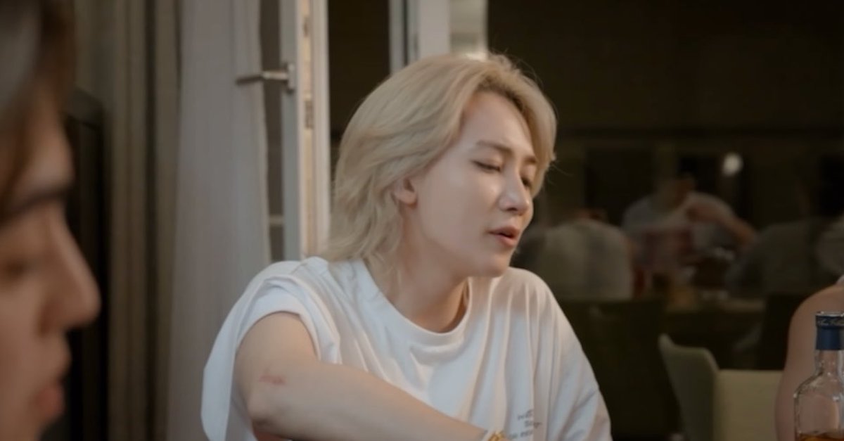 xueishaoo's tweet image. jeonghan in white tees 🤍