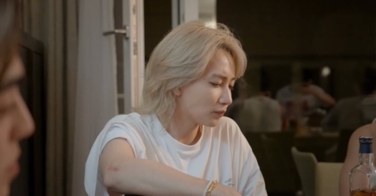 xueishaoo's tweet image. jeonghan in white tees 🤍