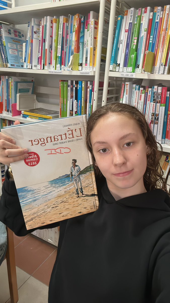 leaflop's tweet photo. @skzcapu en pleine lecture de l’Étranger , la relecture ne fait pas de mal !
merci Monsieur @Alexis_Brunet_ https://t.co/9QZ2xccUYT