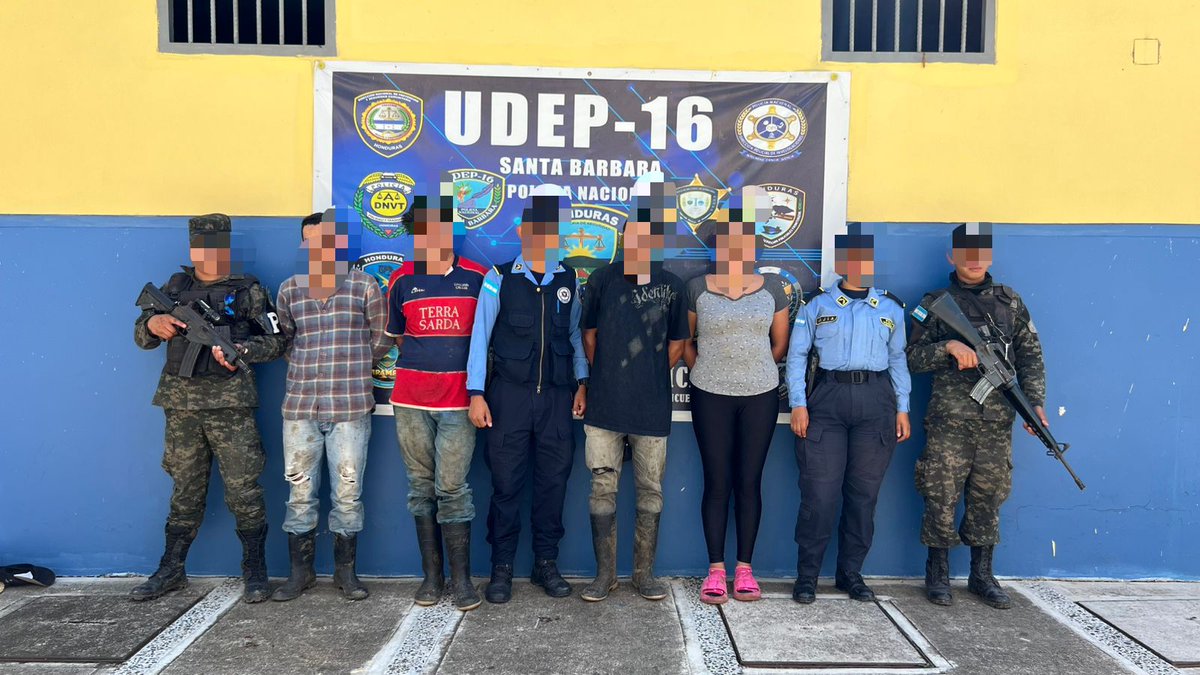 ICFHonduras's tweet photo. 🚨 ¡CUATRO DETENIDOS por depredación de área protegida en PANAMOSAB! 🚨

Gracias a la acción del ICF, la Fuerza de Tarea Interinstitucional Ambiental, el #3BPA y la #PMOP, se logró detener in fraganti a cuatro ciudadanos por violar la resolución de "Cero Deforestación al 2029" 🌳✋.

🔍 Delitos ambientales: 
1️⃣ Deforestación 🌲 
2️⃣ Cambio de uso de suelo para siembra de café ☕ 
3️⃣ Explotación ilegal de recursos naturales 🌿

⛔ Motivo de la detención: Daños por deforestación, cambio de uso de suelo y explotación ilegal de recursos naturales en área protegida.

⚖️ Los detenidos han sido remitidos a la Fiscalía Especial de Medio Ambiente para el proceso legal correspondiente.

🌍 ¡Juntos por un futuro sin deforestación! 🌿
#CeroDeforestaciónAl2029