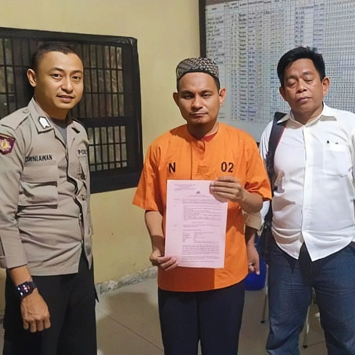 Pemerhati Hukum Emperan tweet media
