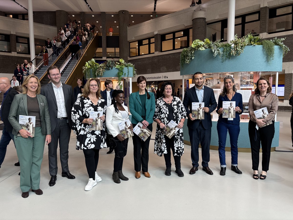 BoerBurgerB's tweet photo. De week is begonnen met het ontvangen van meerdere #petities. BBB-Kamerleden waren onder andere aanwezig bij👇
- 'Neglected Crises' (conflict Soedan). 
- KVGO over Postvoorzieningen.
- 'Stop de Kinderhandel'.
- Podiumkunsten. https://t.co/80twyvGhXK