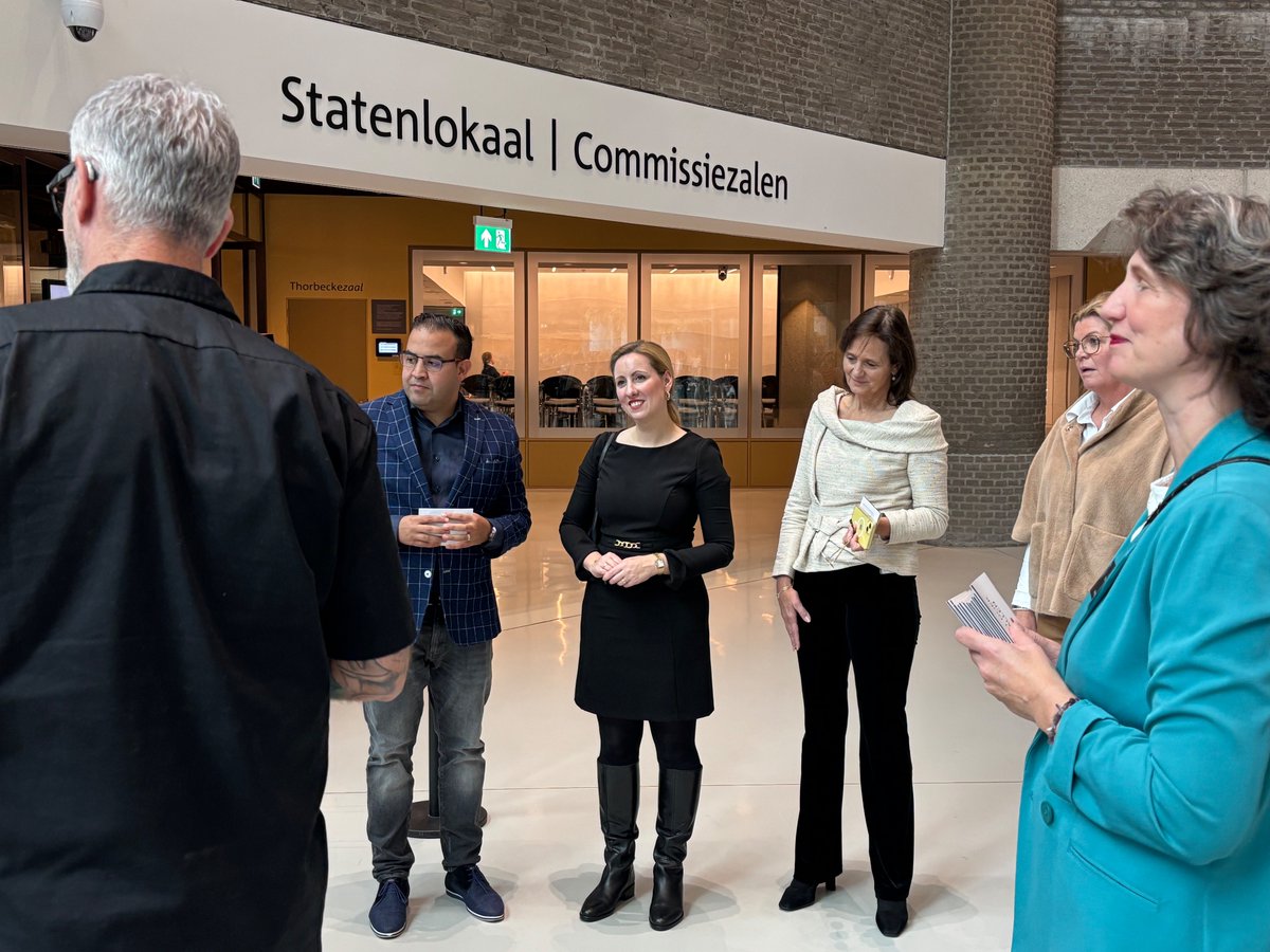 BoerBurgerB's tweet photo. De week is begonnen met het ontvangen van meerdere #petities. BBB-Kamerleden waren onder andere aanwezig bij👇
- 'Neglected Crises' (conflict Soedan). 
- KVGO over Postvoorzieningen.
- 'Stop de Kinderhandel'.
- Podiumkunsten. https://t.co/80twyvGhXK