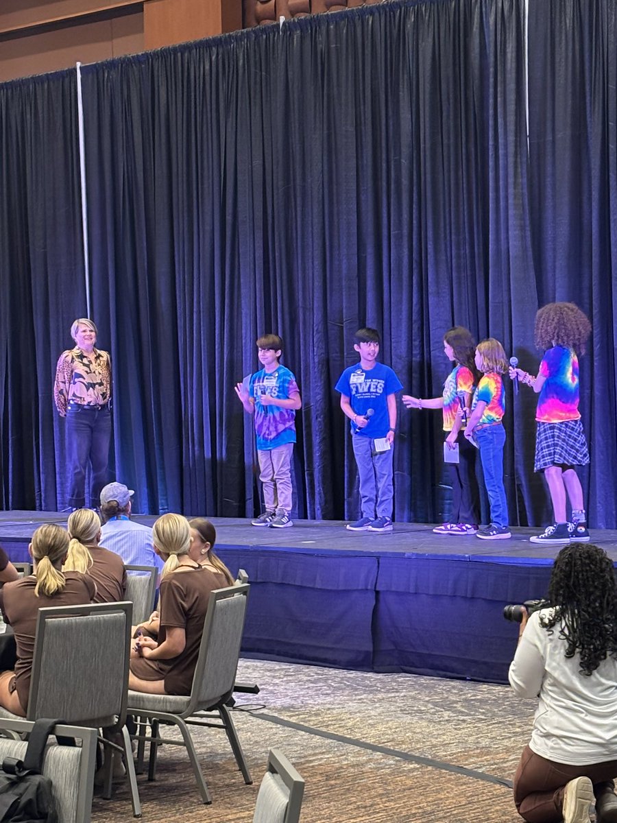 Farmington Woods ES representing WCPSS at the AIM conference engaging in conversation with Superintendent Truitt about how having a learner’s mindset will benefit them in the future.  <a href="/WakeElementary/">Wake Elementary</a> <a href="/FWESIBPYP/">Farmington Woods</a>  @CTruittNCDPI