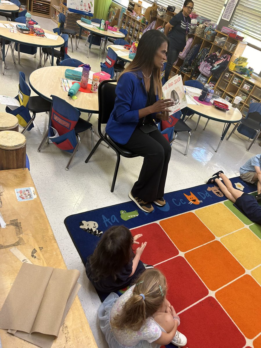 DrNormanCSauce3's tweet photo. @DeKalbSchools Executive Director of PL, Mrs. Ayana Smith, & Senior Coordinator for Gifted Education, Mrs. Donyell Atkinson, were all smiles reading to our @AshfordParkES Pre-K scholars during #GeorgiaPreKWeek! We’re proud to lead the way in Pre-K. #iLoveDCSD @GADeptEarlyCare https://t.co/WpHPY2j3Vg