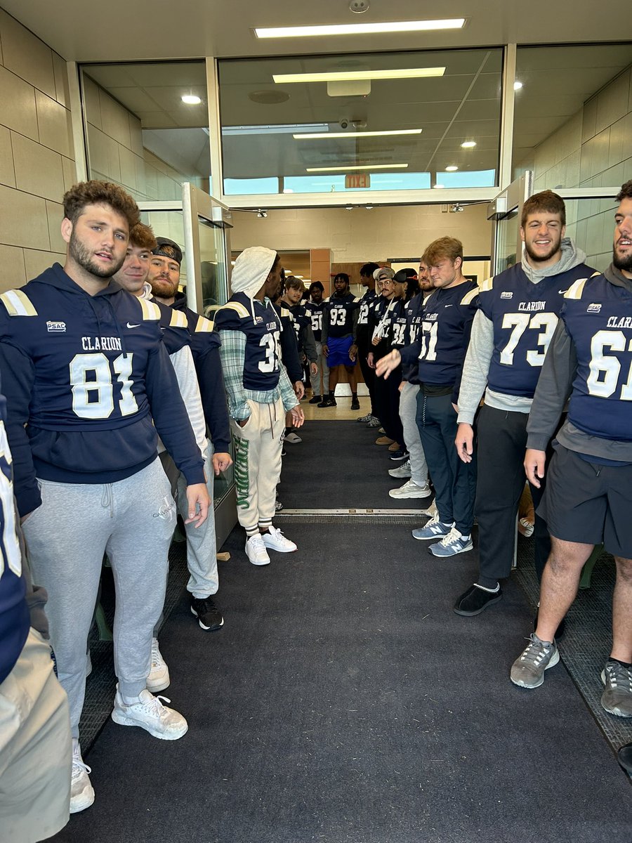 Staying Active in the Community during our Bye Week⤵️

Our guys went to Clarion Limestone Elementary this morning to greet the students! 

#WingsUp 🦅