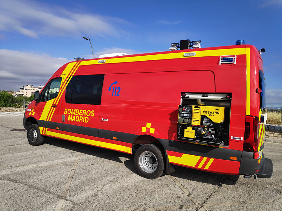 flomeyca's tweet photo. #ArchivoFlomeyca En 2021 carrozamos una furgoneta equipada con mucho material para la búsqueda de víctimas, incluyendo globos de iluminación, detectores inalámbricos y cámaras de inspección destinada a los Bomberos de Madrid https://t.co/cjYEQnfr0I