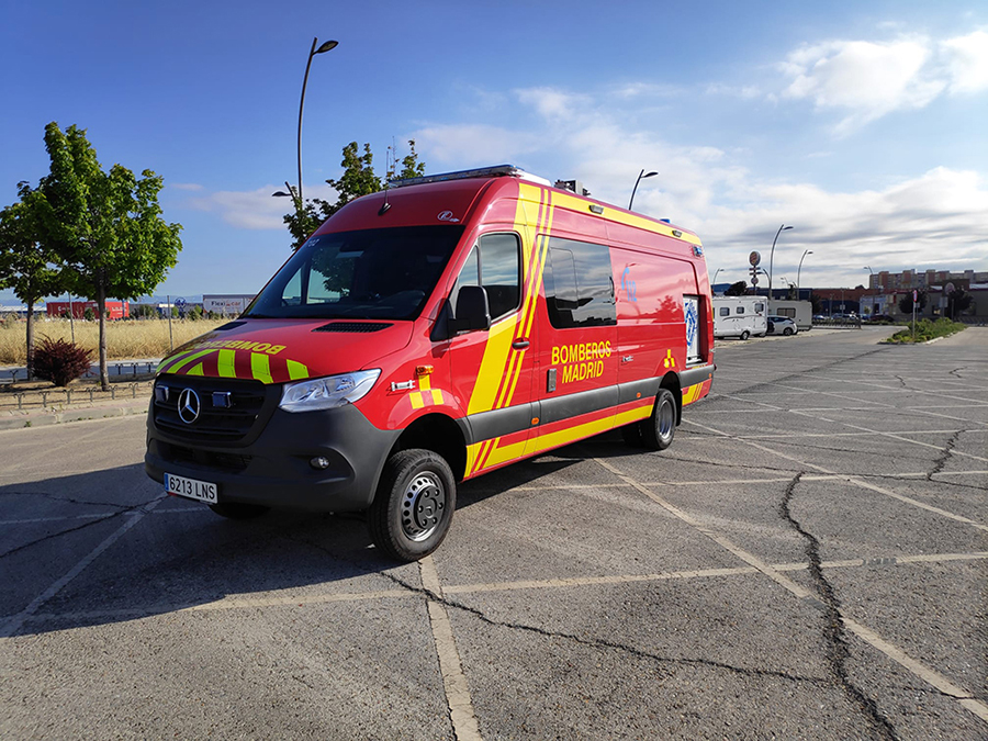 flomeyca's tweet photo. #ArchivoFlomeyca En 2021 carrozamos una furgoneta equipada con mucho material para la búsqueda de víctimas, incluyendo globos de iluminación, detectores inalámbricos y cámaras de inspección destinada a los Bomberos de Madrid https://t.co/cjYEQnfr0I