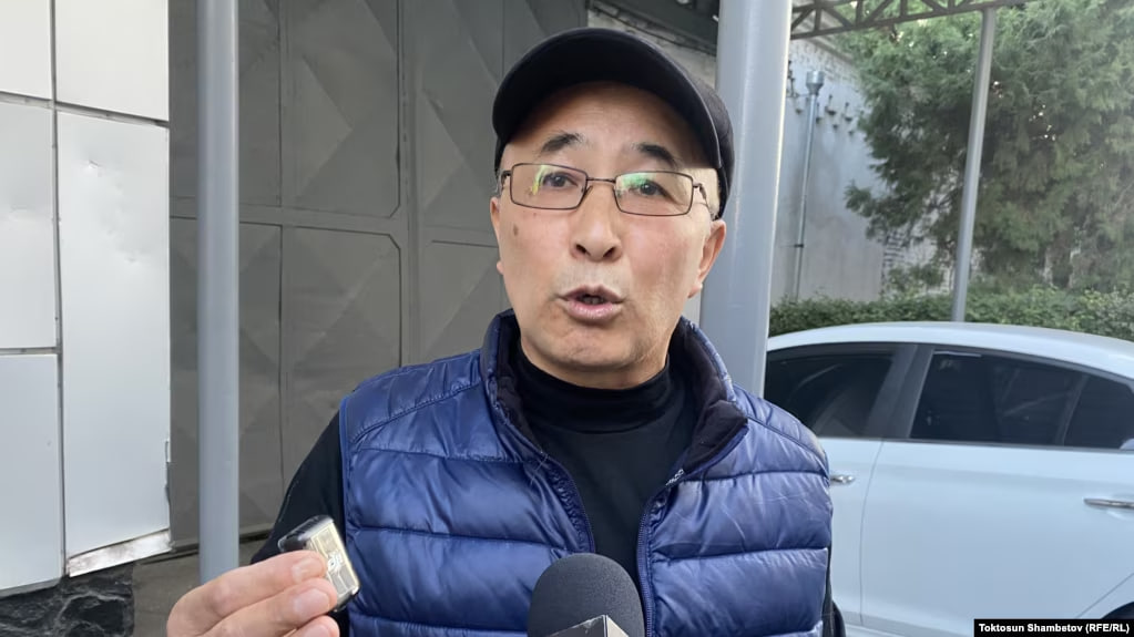 Писатель Олжобай Шакир вышел на свободу

Как сообщает «Азаттык», его выпустили из СИЗО-1, в которой писатель содержался с конца августа прошлого года.

«Я благодарен всем. В свом блоге, написанном для "Азаттыка", я сказал: "Мне не нужны слова солидарности, которые вы передаете