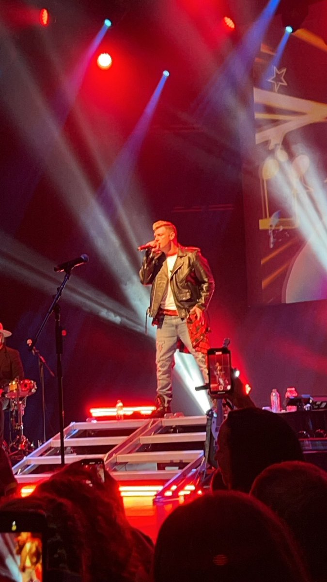 shea_linnea's tweet photo. . @nickcarter what an amazing weekend seeing you twice! 🫶🏻🔥 got Hubby to come with ❤️ https://t.co/j1LJeslWk6