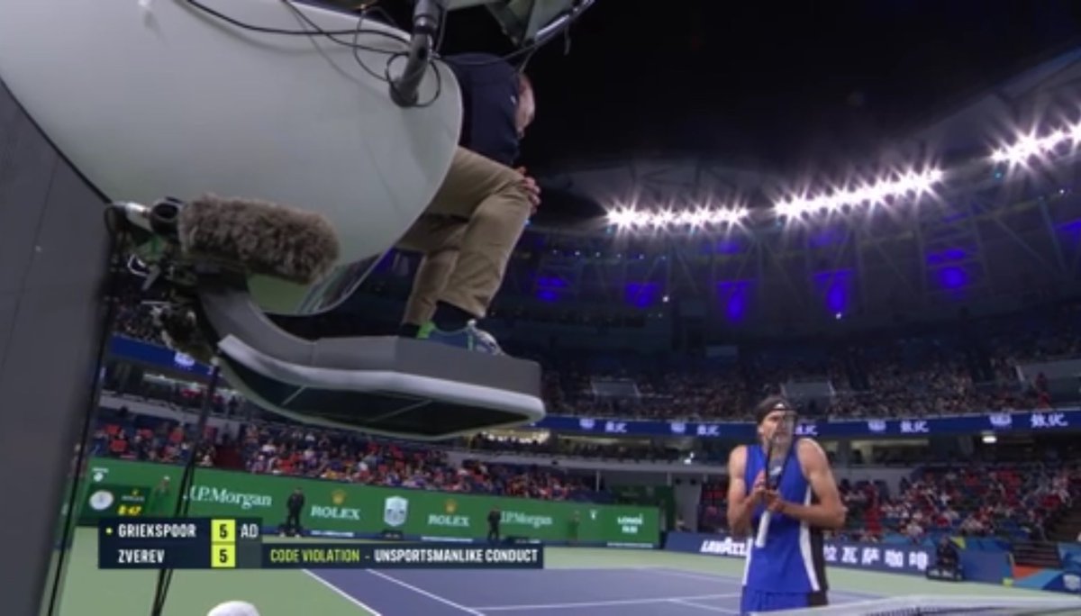 drxtennis's tweet photo. AHAHAH si y a pas une embrouille avec un arbitre chaque match le tournoi est annulé je crois https://t.co/UtVLNDseWE