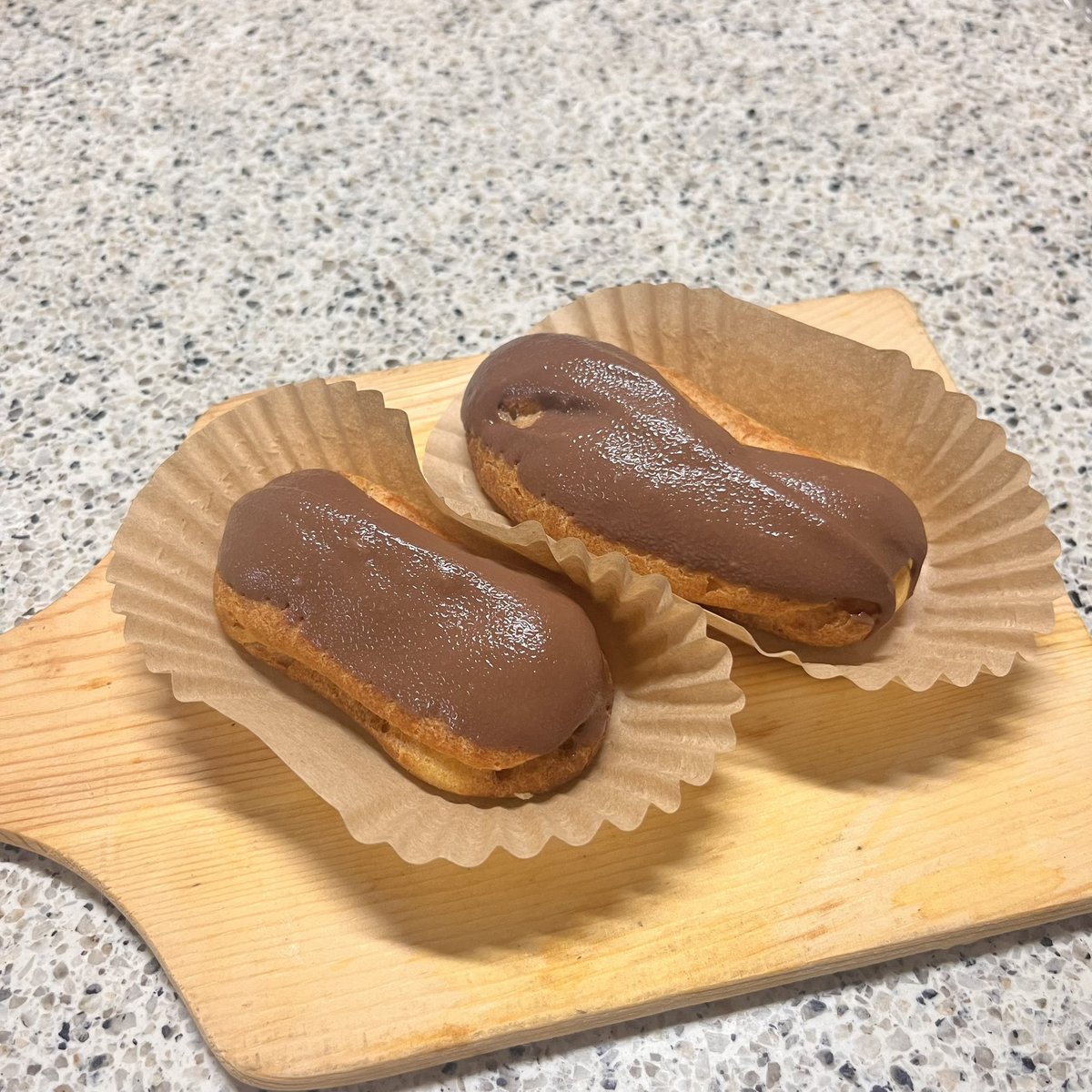 emih110427's tweet photo. クッキーシューとエクレア❤︎
お菓子作りでみんなを笑顔に😊
いつかネット販売することが夢です🥰
#クッキーシュー
#エクレア 
#手作りお菓子
#手作りスイーツ
#お菓子作り
#お菓子作り好きな人と繋がりたい
#フォロー返します https://t.co/VAlrZQ8CAA