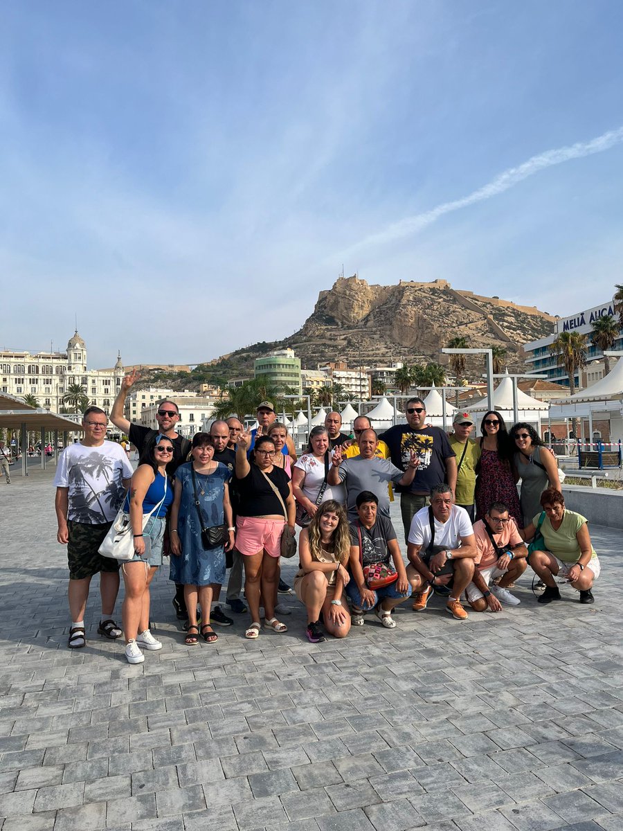 saludmentalleon's tweet photo. #ProgramaVacaciones 🐬🐙🏖️🚌☀️ 
Para muchos han sido sus primeras vacaciones, para otros una experiencia de convivencia donde han aprendido a relacionarse, conocer lugares y 
confraternizar con los compis @SaludMentalPal 
Mil gracias a @consaludmental @saludmentalcyl @Imserso https://t.co/bz52NQW9MP