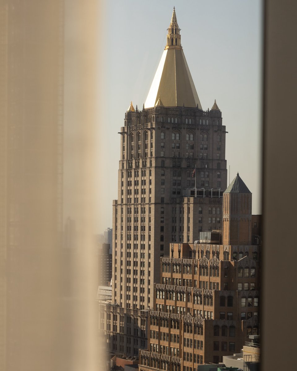 Wake up to breathtaking views from the comfort of your chamber ☁️✨ 
#VirginHotelsNYC
📸 @elayanemliss
📸 @bound_travel_

With a view like this, a friendly reminder the Longer You Stay, the More You Save! ☺️
Book 2+ Nights
Up to 20% Savings