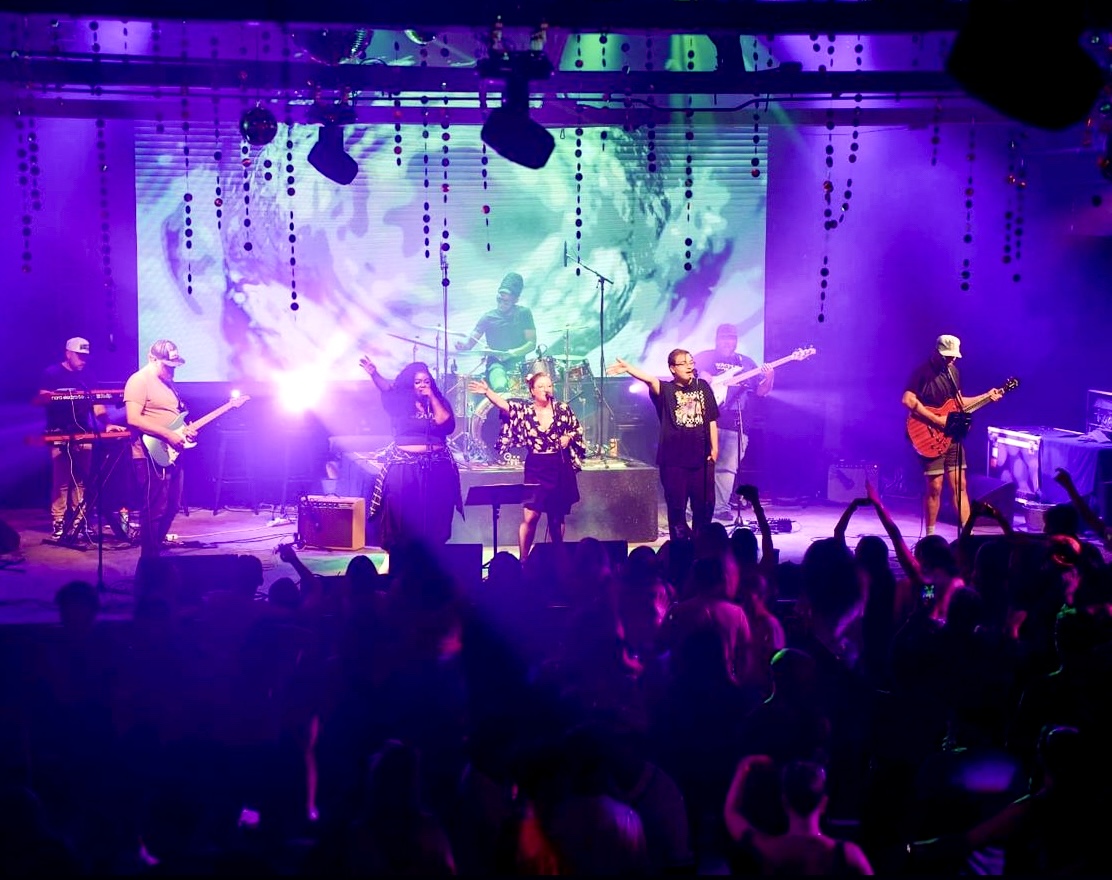 We can't wait to party with Teen Spirit again this Friday! It'll be their last show on our patio, so bring a friend and dance to all the best hits of the '90s!!

#MoBKnox #OldCityKnox #KnoxRocks #KnoxvilleMusic #LoveDowntownKnox #UTKnoxville