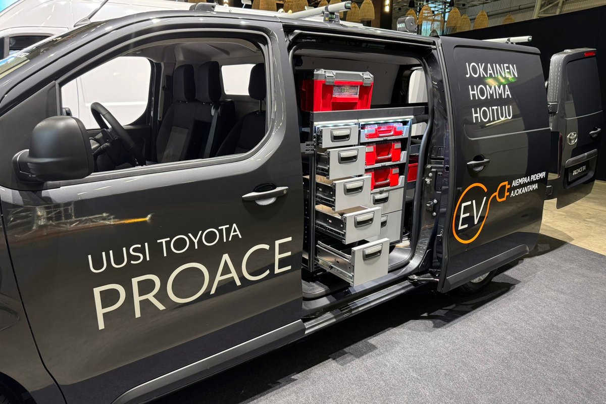 Tervetuloa tutustumaan uudistuneeseen Toyota Professional Hyötyajoneuvot -mallistoomme FinnBuild 2024 -messuilla Helsingin Messukeskuksessa 8.-10.10.

Osastollamme 7m128 pääset tutustumaan malliston isoimpaan Proace Max -uutuuteen nyt ensimmäistä kertaa Suomessa.

#FinnBuild
