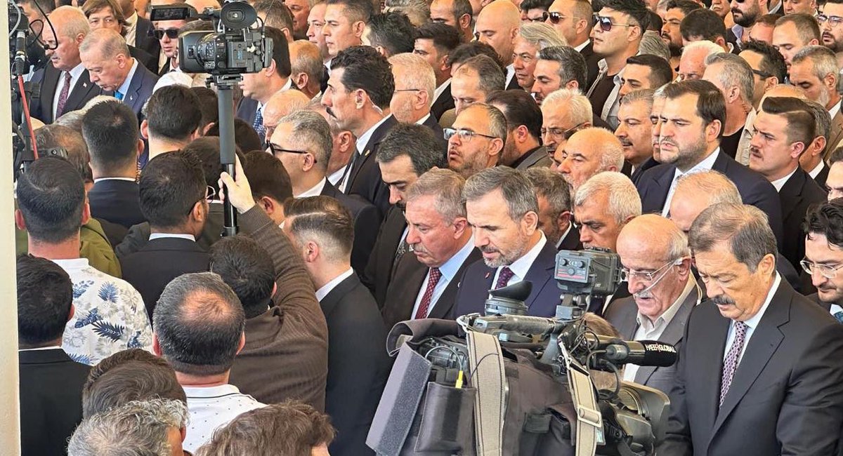 CansuyuDernegi's tweet photo. Merhum büyüğümüz Recai Kutan’ın cenaze namazına, Genel Başkanımız Mustafa Köylü bey, Yönetim kurulumuz, temsilcilerimiz ve çalışanlarımızla birlikte katıldık. 

Camiamızın, ülkemizin, başı sağ olsun.
Mekanı Cennet, makamı Âlî olsun. https://t.co/f0K6J4PE3i