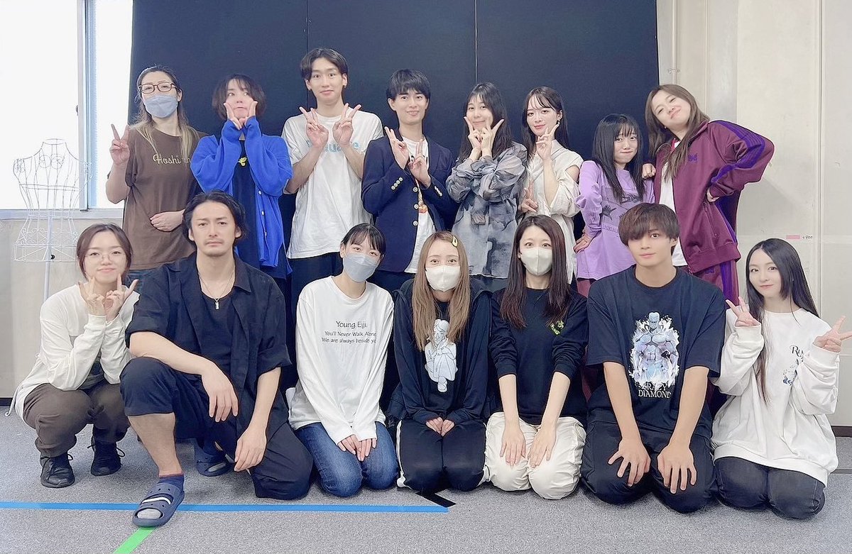 _mii1002's tweet photo. #星レト  #シオねむ

用事があり稽古場に行きました！
そのまま逆班のお稽古を始めて見学 。

いつ見るかタイミングを測ってましたが
外から客観的に見たら見えてくるものもあって

とにかく早くお稽古したい
月チームのみんなに会いたい
と胸がぎゅーーってなりました 。

月チームも花チームもそれぞれ
とってもすてきだと思うんだ 🫶🏻⸝꙳.˖

相乗効果でもっともっとすてきに 💞

どっちのチームも見てもらいたいなっ