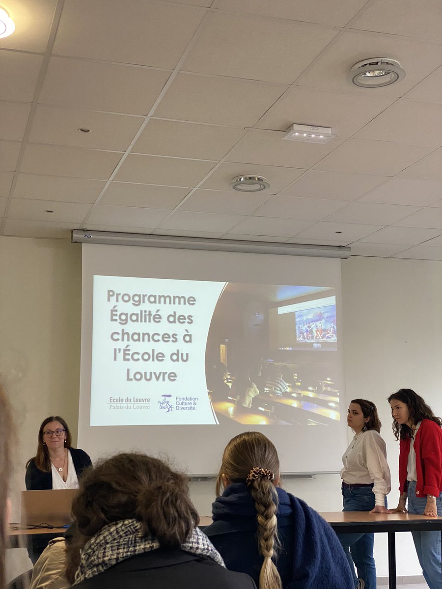 Aujourd’hui présentation de <a href="/EcoleduLouvre/">Ecole du Louvre</a> par Anais et Charlotte aux élèves de spécialité #HDA du <a href="/LensLycee/">Lycée Condorcet Lens</a> <a href="/AcLille/">Académie de Lille</a> en partenariat avec <a href="/FondationCD/">CultureEtDiversité</a> : un mardi pas comme les autres  ! 🤩