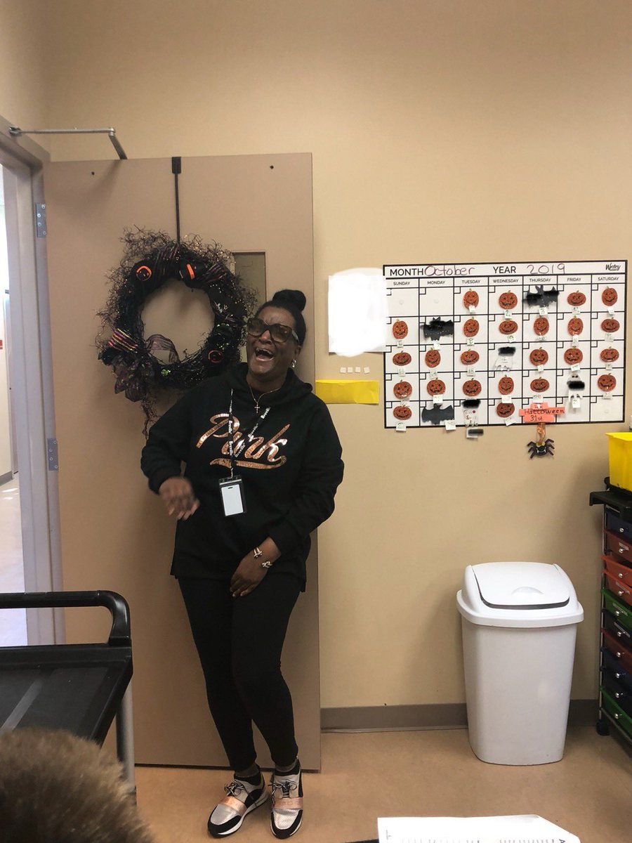 SweetIsSweet's tweet image. Me fake laughing at work and taking it way too far.🥴😩🤣😭 #ambivert #socialbutterfly