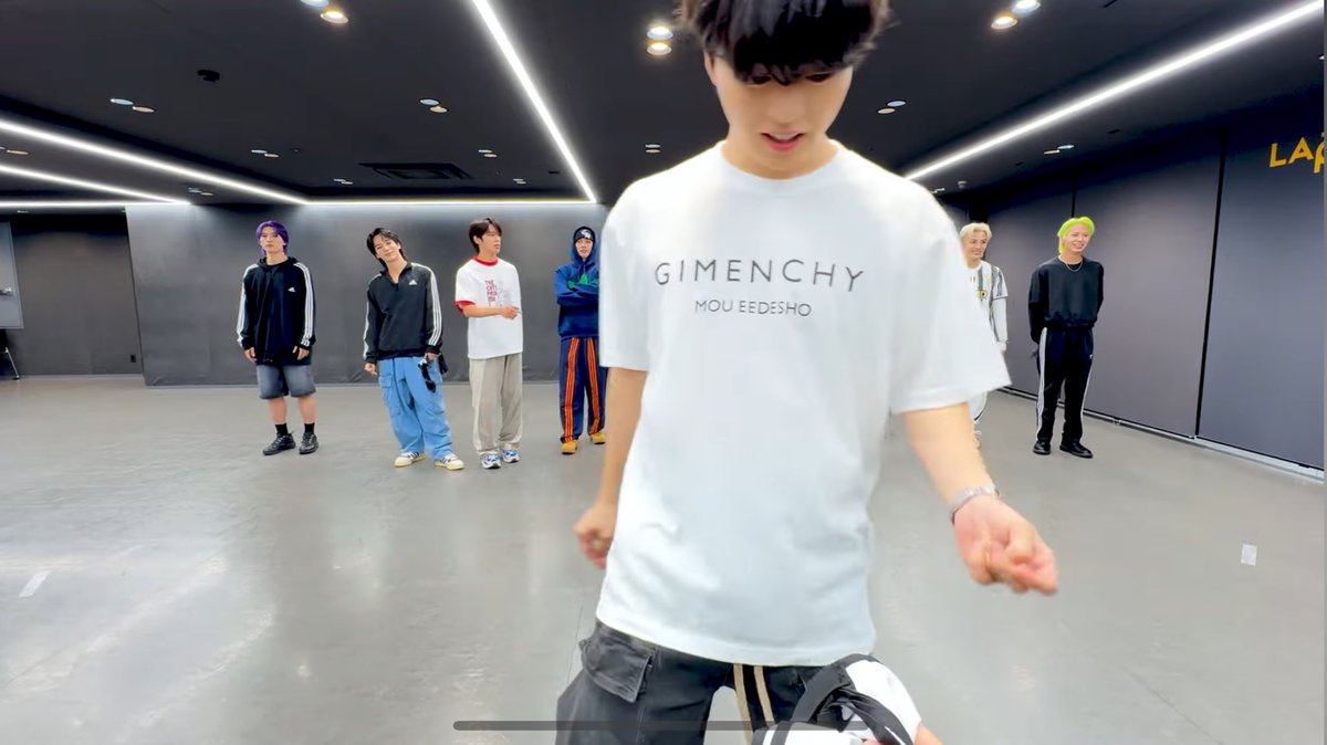 _rukiii9_'s tweet photo. 木全くんGIVENCHY着るようになったんだ…と思ったらGIMENCHY(地面師)もうええでしょとか書いてあって無理 https://t.co/KxRtb3USnu