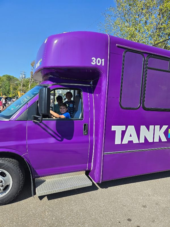 tankbus's tweet image. We had the perfect weather this past weekend to visit @fortthomasky for their annual touch-a-truck event 🚌 The TANK+ team had a great time chatting with visitors about microtransit while kids explored the TANK+ bus! #TANKBus #TANKPlus #TouchATruck #TANKInTheCommunity