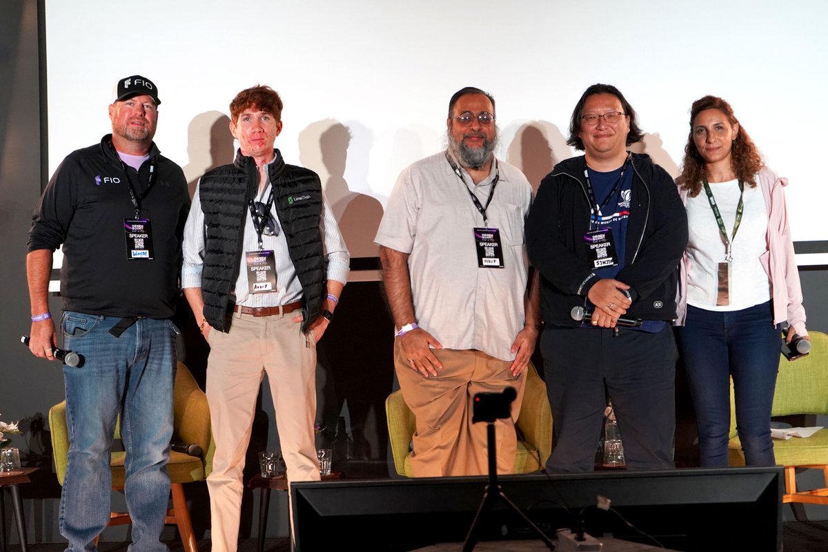 DegensummitOg's tweet photo. We also explored the future of gaming at the #DeGeNSummit! 🎮✨ Industry pioneers @yusufg, @averywolf, Wayne Marcel, @SinjinDavidJung, and Melanie Dow shared their insights on how #blockchain technology is revolutionizing in-game economies and empowering player ownership. https://t.co/oq5iNZiXXf
