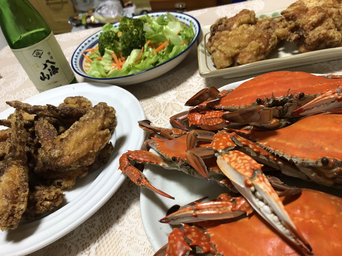塩加減がちょうど良く、美味しかったです😋🦀

前から気になってたらしく、仕事の帰りに #から揚げ専門店から助 で、旨塩唐揚げと塩手羽先を買って来てくれました🤗
初めて食べたけど、振ってある塩🧂が、とっても美味しかった😊👍
お腹いっぱい🤰笑