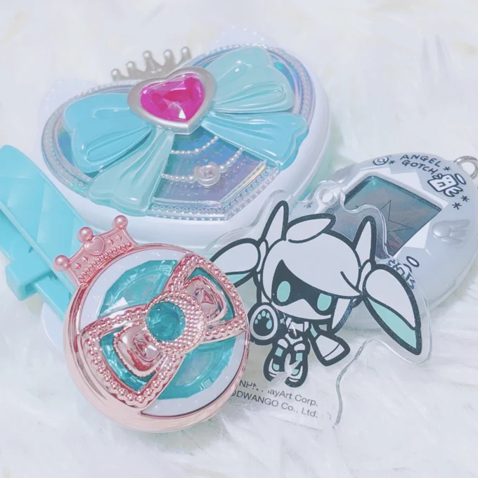 ファンブックのみつきブレスいまやっと開けたんだけど色めちゃめちゃかわいいね… 