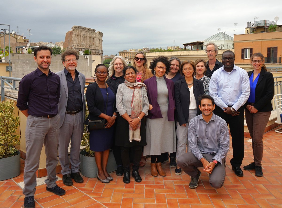 IUFRO's tweet photo. Wrapping up Day 1 of the Expert Panel Meeting for the #GFEP Assessment on Forests for Social Economic Resilience with lots of insightful discussions on what kinds of #governance and institutional approaches hinder or enhance resilience in response to shocks affecting #forests and possible policy response options.
We are grateful to have such an excellent Expert Panel and look forward to Day 2 tomorrow!

https://t.co/FHPyzqafYC

#ScienceAndTreesForSDGs