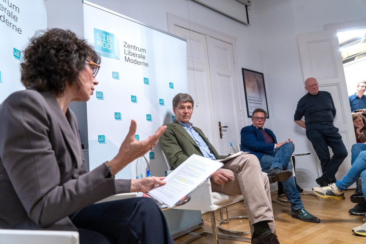 LiberaleModerne's tweet image. 📚#LibMod #EuropeanBookClub Großartiger Abend mit einem spannenden und erkenntnisreichen Gespräch im European Book Club von @LiberaleModerne mit Arndt Freytag von Loringhoven @FreytagArndt. Wir diskutierten sein neues Buch "Putins Angriff auf Deutschland -Desinformation,…