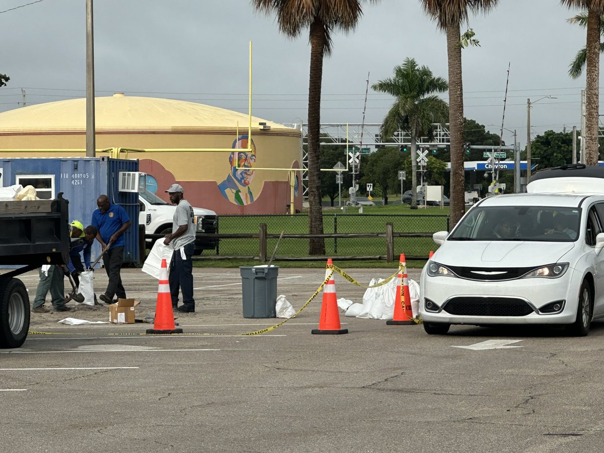 Caleb Califano WPBF (@calebcalifanotv) on Twitter photo 🚨 Sandbags will be available at the Wells Recreation Complex in Riviera Beach ahead of Hurricane Milton. Residents can pick up a maximum of 10 bags with proof of residency, while supplies last. <a href="/WPBF25News/">WPBF 25 News</a> 🚨 Sandbags will be available at the Wells Recreation Complex in Riviera Beach ahead of Hurricane Milton. Residents can pick up a maximum of 10 bags with proof of residency, while supplies last. <a href="/WPBF25News/">WPBF 25 News</a>