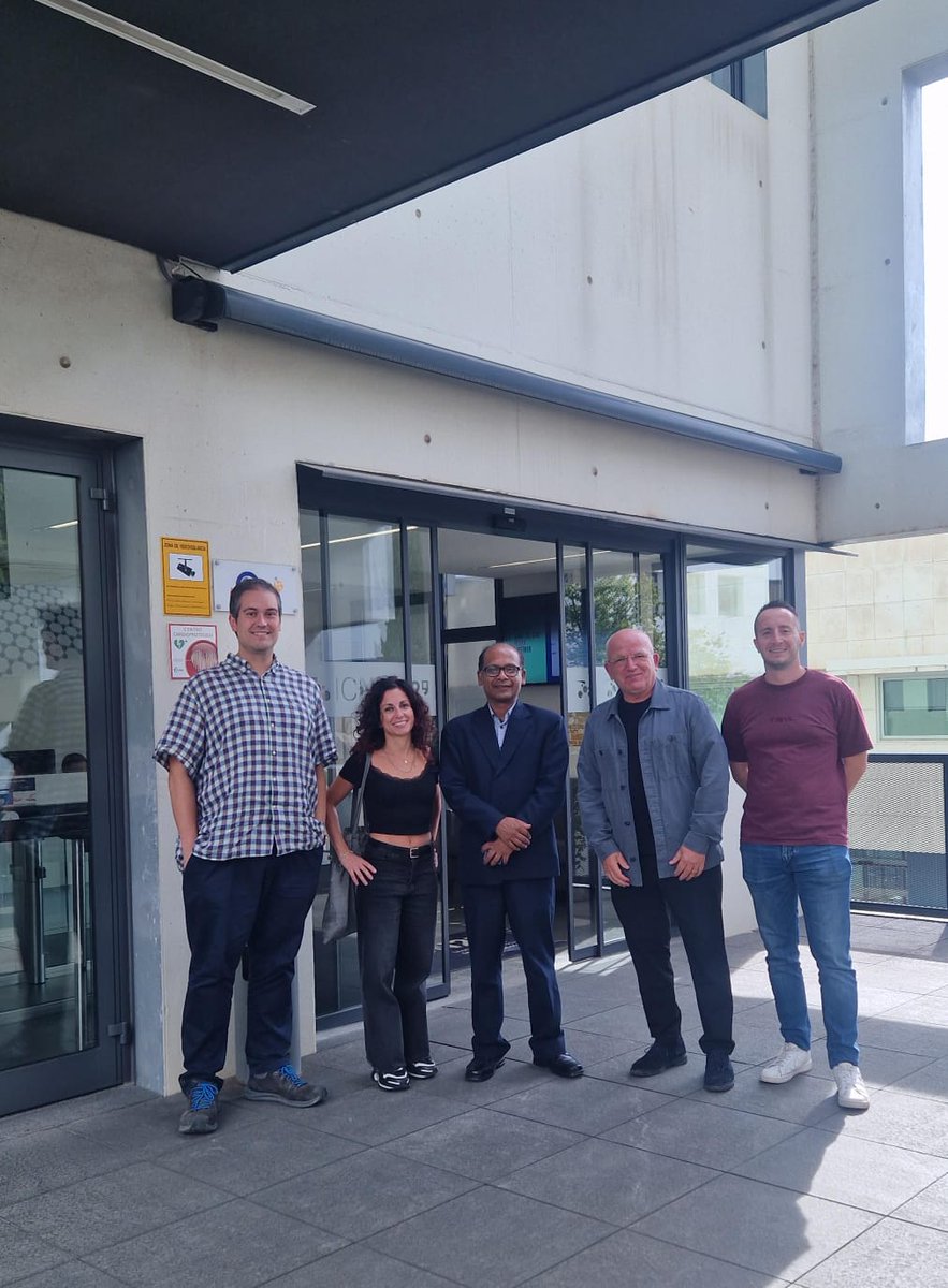 Professor Vipul Bansal the Founding Director of NanoBioSensing at RMIT University in Australia visited our centre and gave a very interesting seminar. We are looking forward to our next collaborations.
#icn2 #rmituniversity #collaboration #barcelona