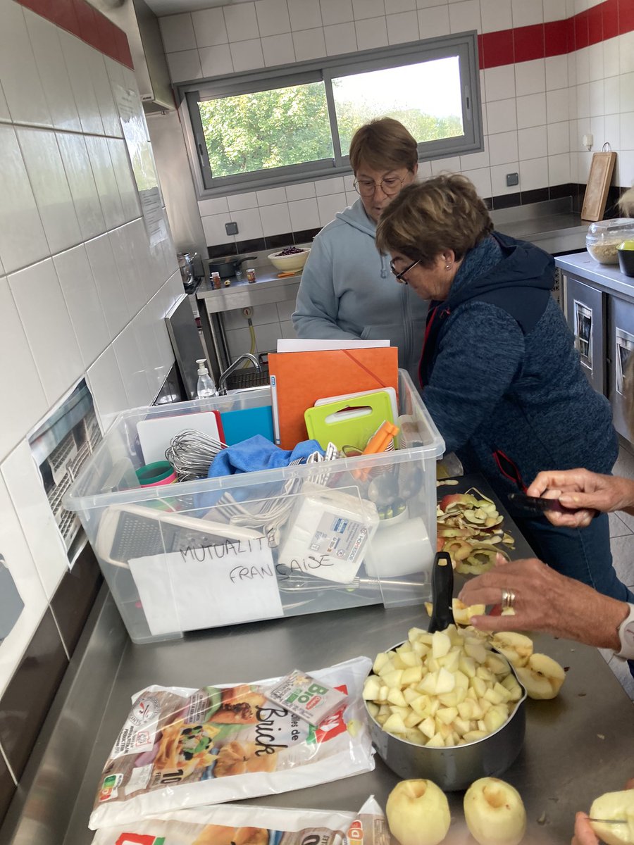 ROBERTDUBOISLau's tweet photo. Aujourd’hui à Castanet, stage CFPPA@dept_aveyron « ma santé au menu » . #equilibrealimentaire #activitephysique #cuisinerensemble #liensocial https://t.co/afuujxcoDF