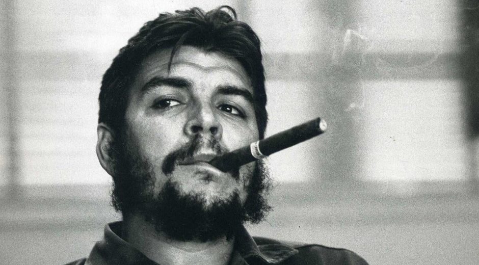Vacuna_Cubana's tweet photo. El #Che no murió en la Higuera, sus asesin©s lo inmortalizaron porque al destruir su existencia física elevaron aún más sus cualidades morales y revolucionarias!
Lo trataron como un animal por el mero de hecho de que le temían. #CubaHonra #CubaViveEnSuHistoria https://t.co/v8WlrHmGnJ