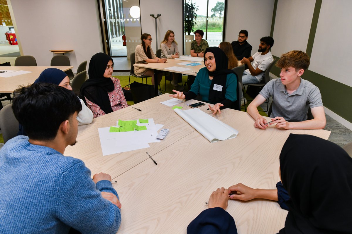 HICLancaster's tweet photo. A huge part of what makes the Access to Medicine programme successful is the precious experience underrepresented students receive from placements with partners in the #NHS. Our own Jane Hunter has masterfully directed these relationships, opening wide the door to medicine. https://t.co/BVvmCYHvew