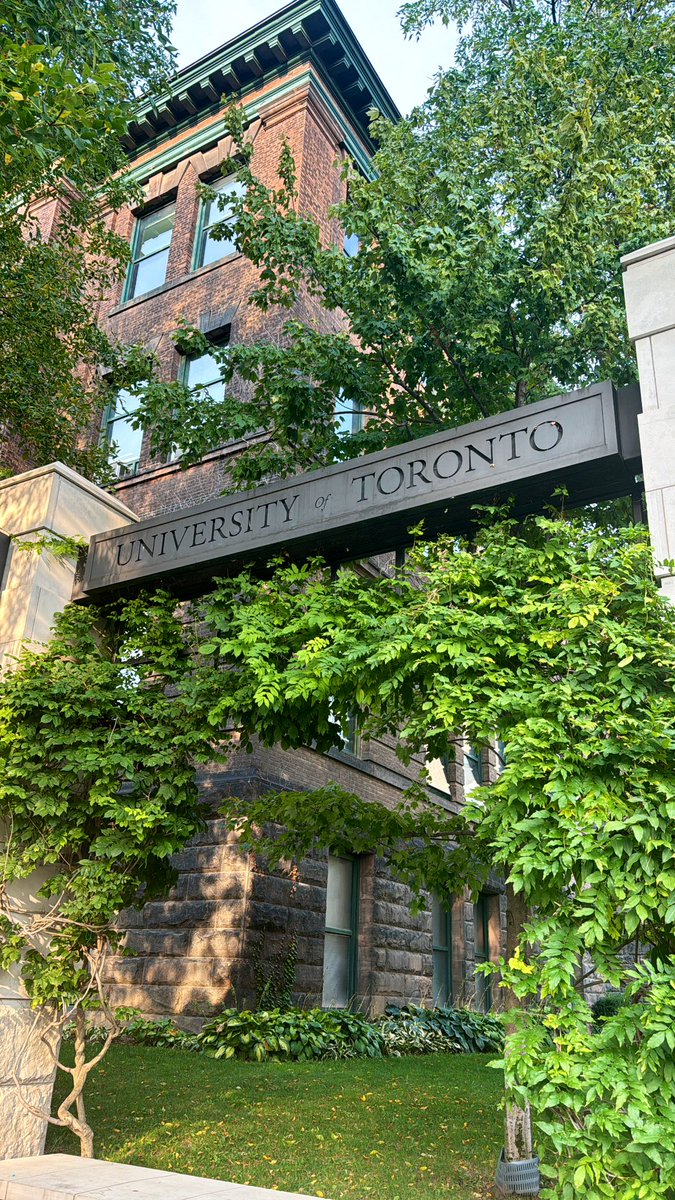 ErickkGustavo4's tweet photo. Two weeks ago, I started a new research stay at the BWLAB 🕸️ of @UofT 🇨🇦 What a beautiful city 🏙️🏞️🦝 Grateful for the experience! #PhDLife https://t.co/jgBELAbl3j