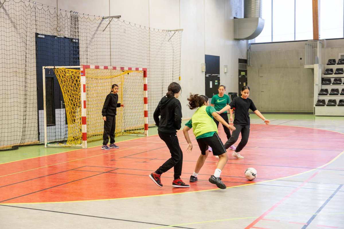 Le #futsal féminin fait son entrée :

📍les mardis de 17h30 à 19h30, au gymnase Lalanne (hors période scolaire)

📍un libre accès, à partir de 11 ans.

  #vivreacenon #futsal