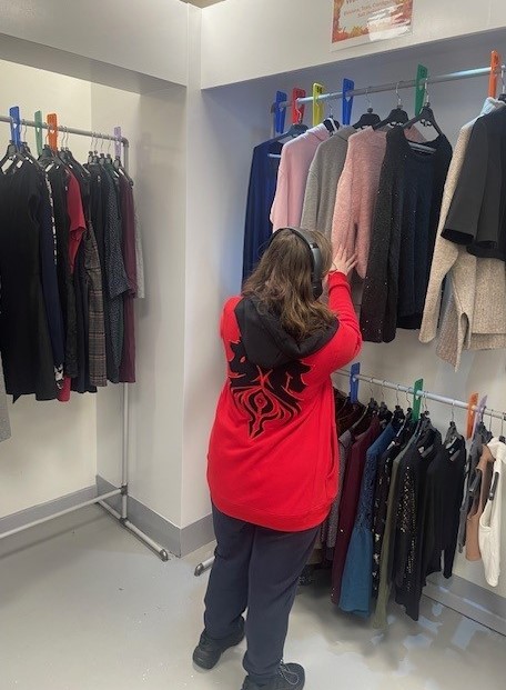 pauline_heeley's tweet image. College Way Market is open! 😃🥳🪇
Well done to Nat 4 #SkillsForEmployment students who reopened the Market this morning. We've welcomed lots of customers and items have been flying off the shelves 👚🛍️👟Time for some stock rotation already! @SLCek @StellaMcManus @apignat1