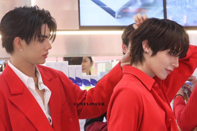 katdramalover_'s tweet photo. I love how Peat just lets him do anything to him.. it's like he's just too comfortable and used to it. ✨
FORTPEAT PHYSIOGEL
#BT13thAnniversaryxMMY
#13ปีบิวเทรี่ยม https://t.co/zgsr80TMRK
