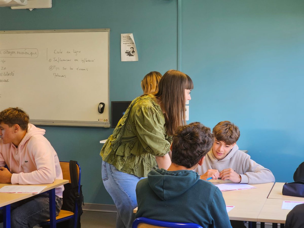 Inria_Bordeaux's tweet photo. #FDS2024 l Aujourd’hui, c'est la deuxième escale du Circuit scientifique au Lycée Sud des Landes de @villetyrosse !

Au programme pour les élèves de 2nde de l'établissement : #science du #numérique, #physique, #biologie, #maths et bien d'autre ! https://t.co/r0D2au6b79