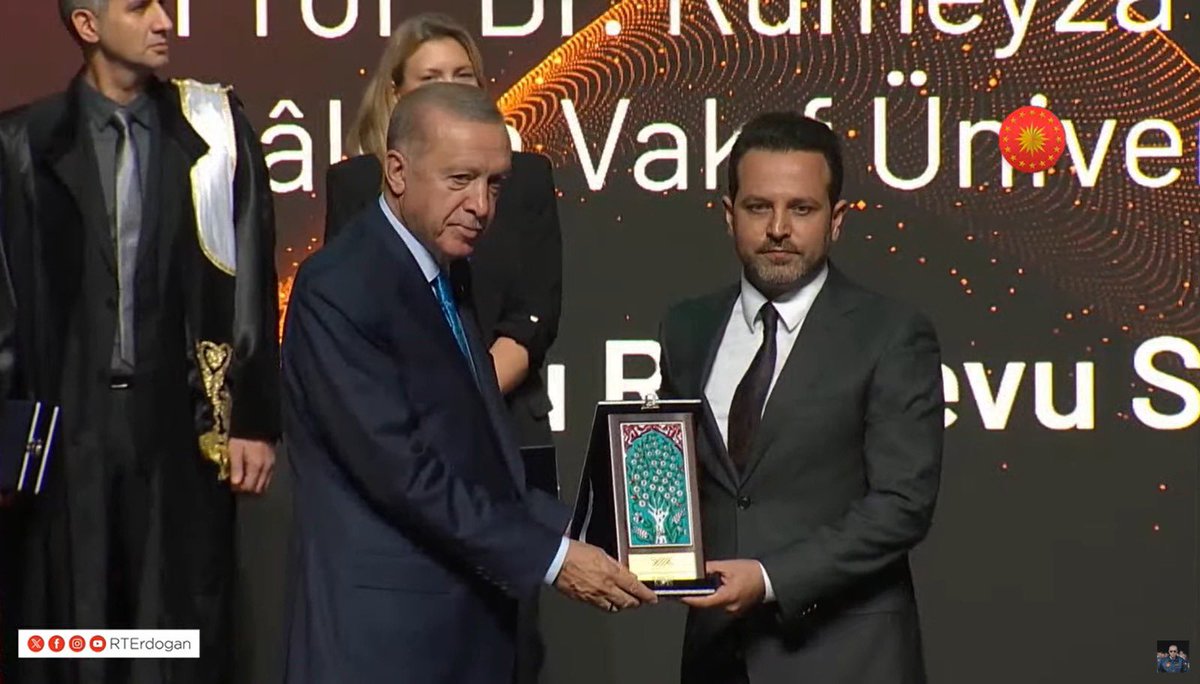 🎉 Gurur Dolu Bir Başarı! 🎉

YÖK Üstün Başarı Ödülleri kapsamında, Prof. Dr. Rümeyza Kazancıoğlu ve Bilgi İşlem Direktörümüz Kadir Ataş, Sayın <a href="/tcbestepe/">T.C. Cumhurbaşkanlığı</a> Cumhurbaşkanımız <a href="/RTErdogan/">Recep Tayyip Erdoğan</a> ’ın ellerinden ödüllerini aldı! 🎖️

Emeği geçen herkese teşekkür ederiz.💪📊

<a href="/BVU_Rektorluk/">Adem Akçakaya</a>