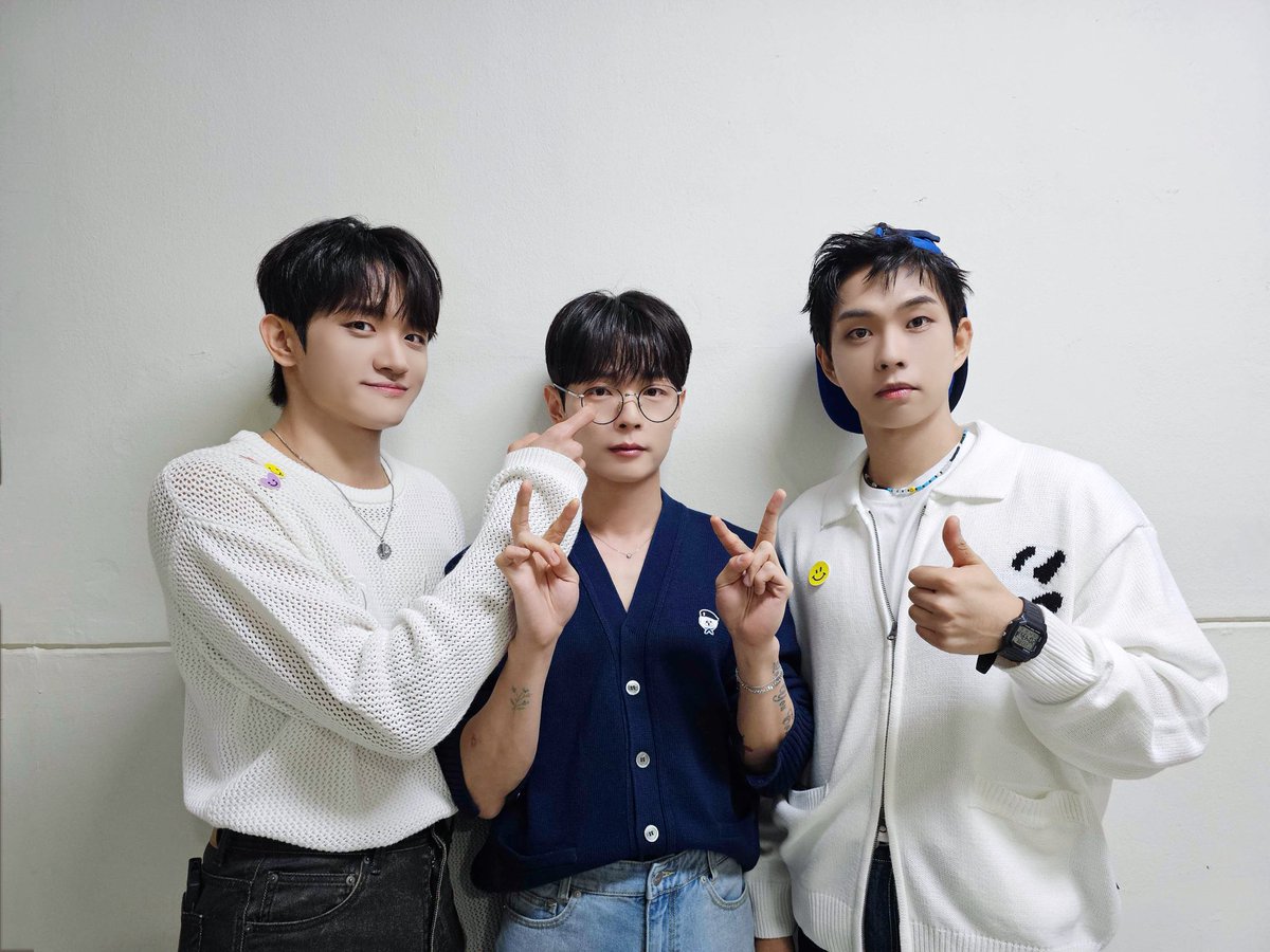 [#LUCY] 연세대 미래교육원 제3회 청송음악제 완료✔

푸르른 숲 속에서 함께한 LUCY의 공연🌲
돌아가는 길에 밤길 조심🌃
벌레 조심🐜 감기 조심🤧

#루시 #신예찬 #최상엽 #조원상