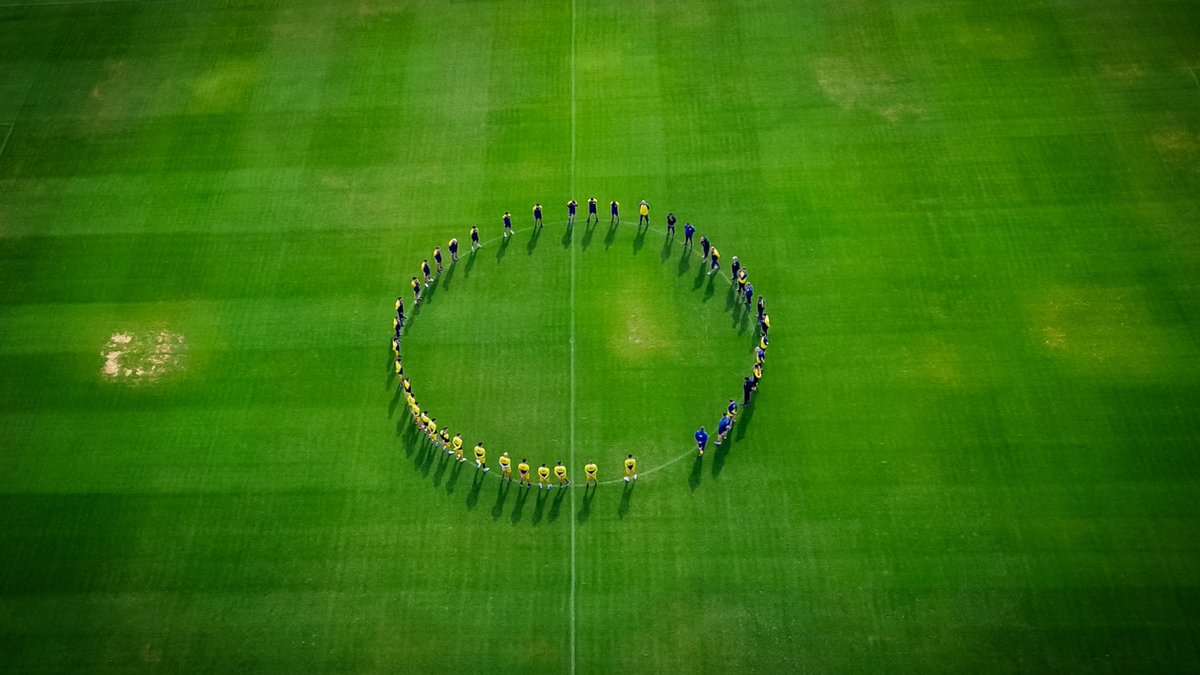 El plantel profesional realizó, previo al comienzo de la práctica de hoy, un minuto de silencio en homenaje a Omar Palma.

¡Descansá en paz, Negro querido!