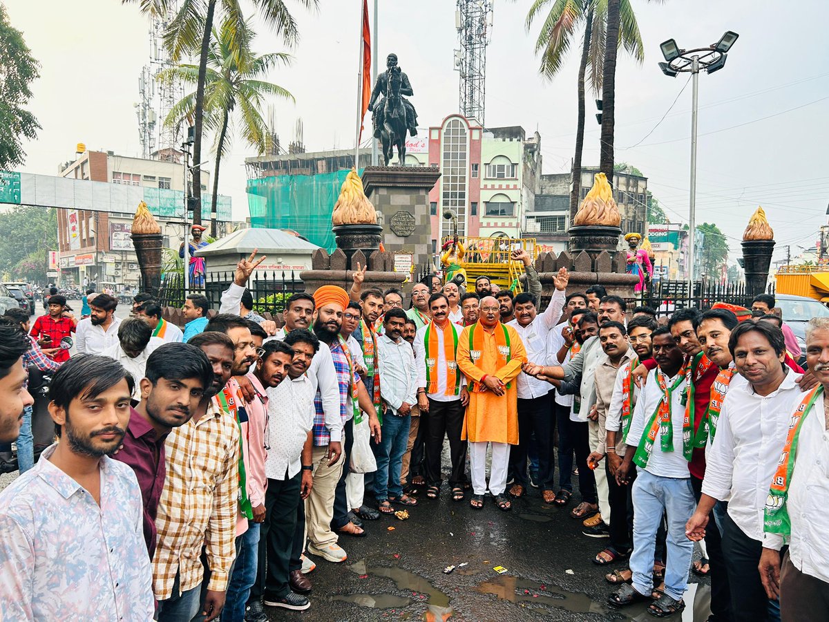 DilipKandkurte's tweet photo. भारतीय जनता पार्टी महानगर नांदेड तर्फे  
हरियाणा विधानसभा निवडणूकित भाजपा  विजयाचा  जल्लोष महानगराध्यक्ष दिलीप कंदकुर्ते यांच्यानेतृत्वात भव्य आतिषबाजी करून मिठाई वाटप करून जल्लोष साजरा करण्यात आला यावेळी महानगरातील पदाधिकारी कार्यकर्ता मोठ्या संख्येने उपस्थित होते. https://t.co/Bj5hFis6Gw