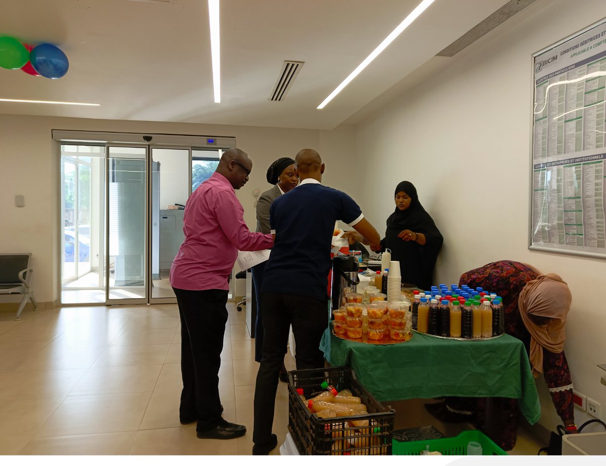 afgbankmali's tweet photo. À l’occasion de la Semaine du Service à la Clientèle, nous avons eu le plaisir de débuter cette semaine spéciale en accueillant nos clients autour d’un délicieux petit-déjeuner au siège de notre agence.
AFG Bank, avec vous à chaque instant.
#AFGBank #SemaineDuServiceClient https://t.co/qWxz3ubwpz