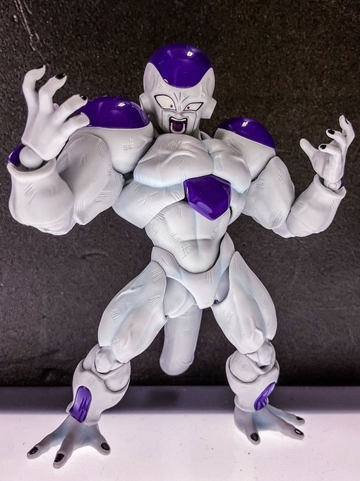 figuarts フルパワーフリーザの叫び顔の目線を正面に塗り直してみたやつちゃんと撮った。(h 