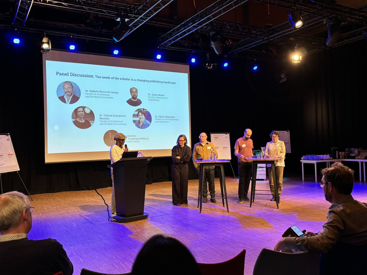🚀Halfway through the #ChangingPublicationCulture Symposium and one thing is clear: The future of publication lies in collaboration, opennes and the will to change. 

Ready to start the #PanalDiscussion, the needs of the scolar in a changing publication landscape!
